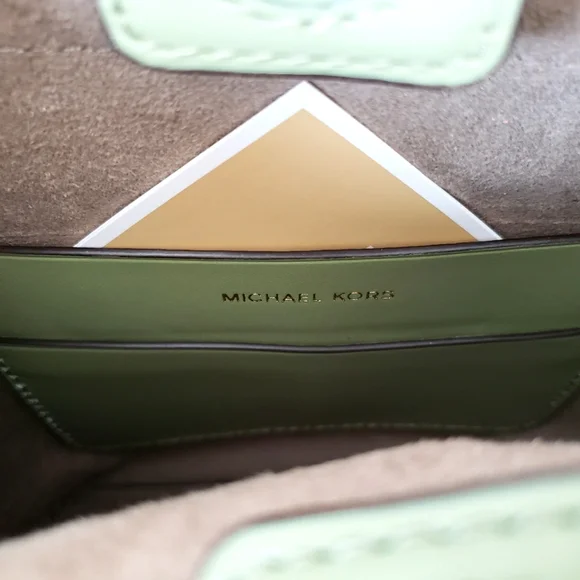 MICHAEL KORS Hamilton Legacy Medium Leather Messenger Bucket Bag - Picture 11 of 16